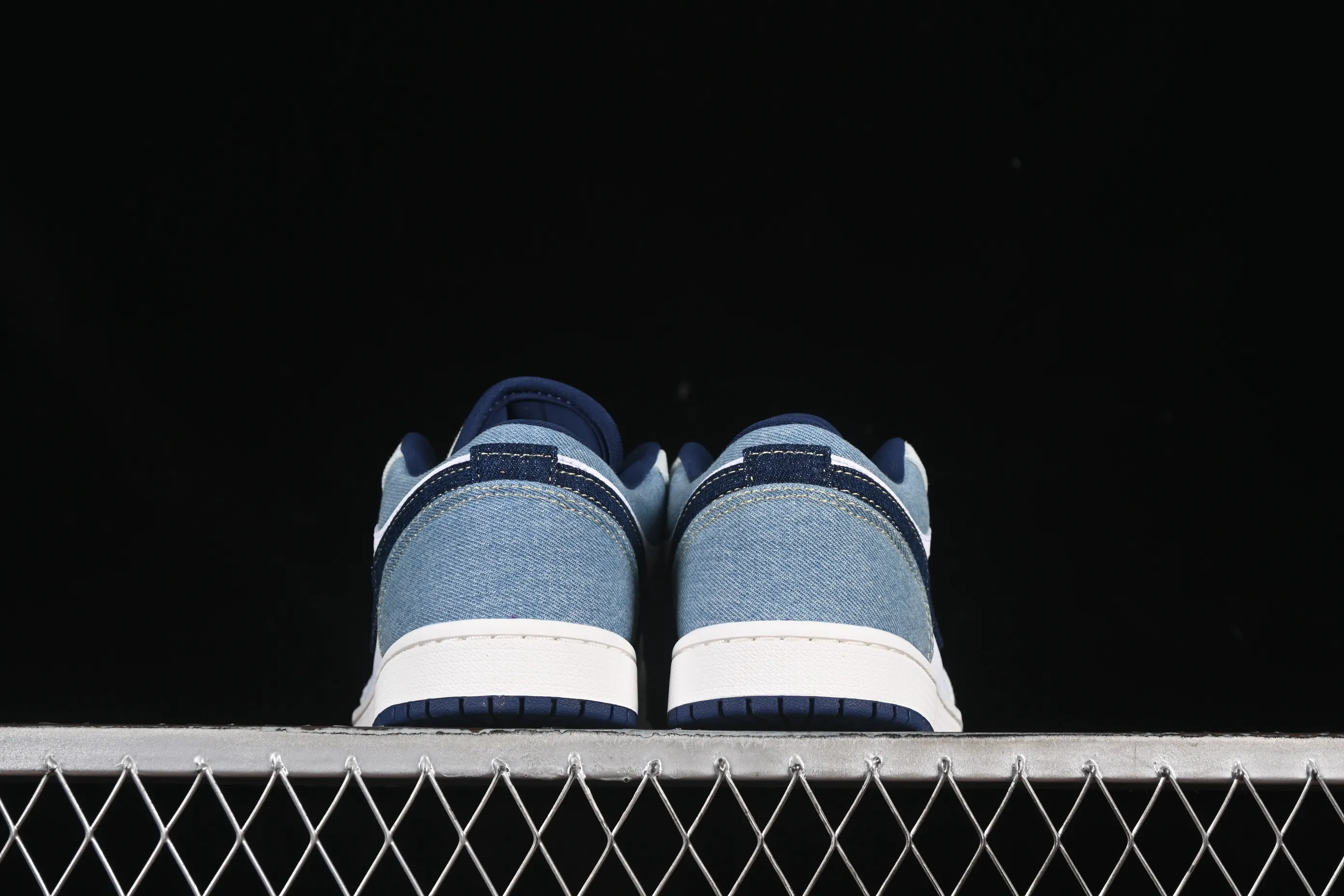 All categories Air Jordan Jordan series basketball shoes Air Jordan 1 Low G version pure original Air Jordan 1 Low "Canadian Tuxedo" AJ1 Joe 1 cowboy trend low-top basketball shoes IH0648-141